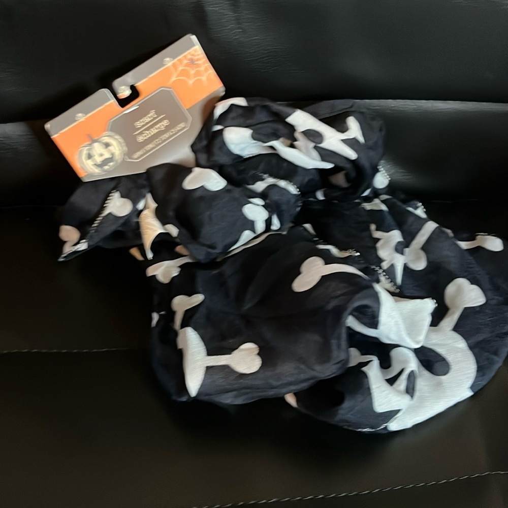 NWT Skull Scarf